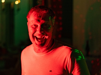 Zwischen Lachen und Glut